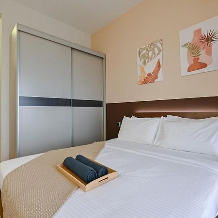 Апартаменти Kingsbay B #5Pax #Vintagewood #Highfloor Джохор-Бару Екстер'єр фото